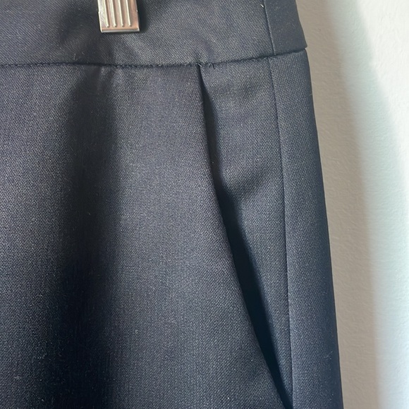 Gorgeous Simply Vera Wang tuxedo pencil skirt in size 12. Back detail is 🔥 - Picture 5 of 11